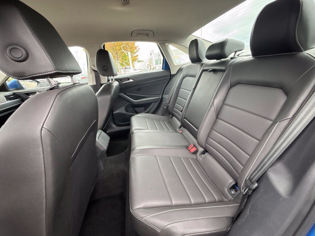 Used 2024 Volkswagen Jetta SE FWD image 13