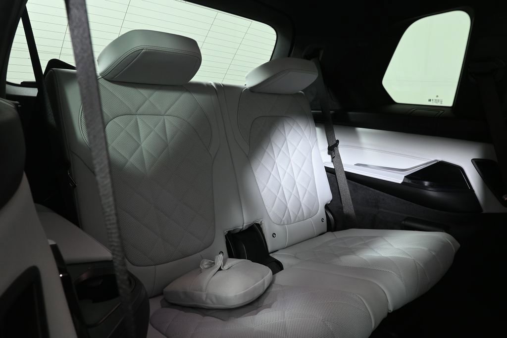 Certified 2026 BMW X7 xDrive40i w/ M Sport Package image 38