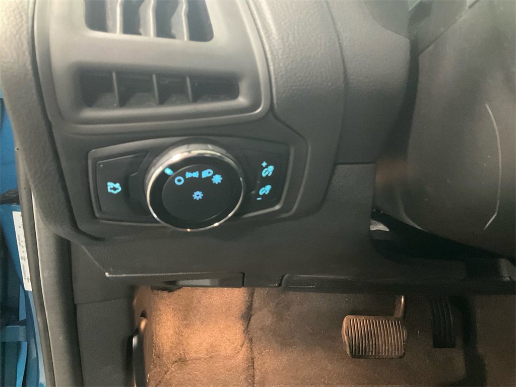 Used 2014 Ford Focus SE w/ SE Winter Package image 27