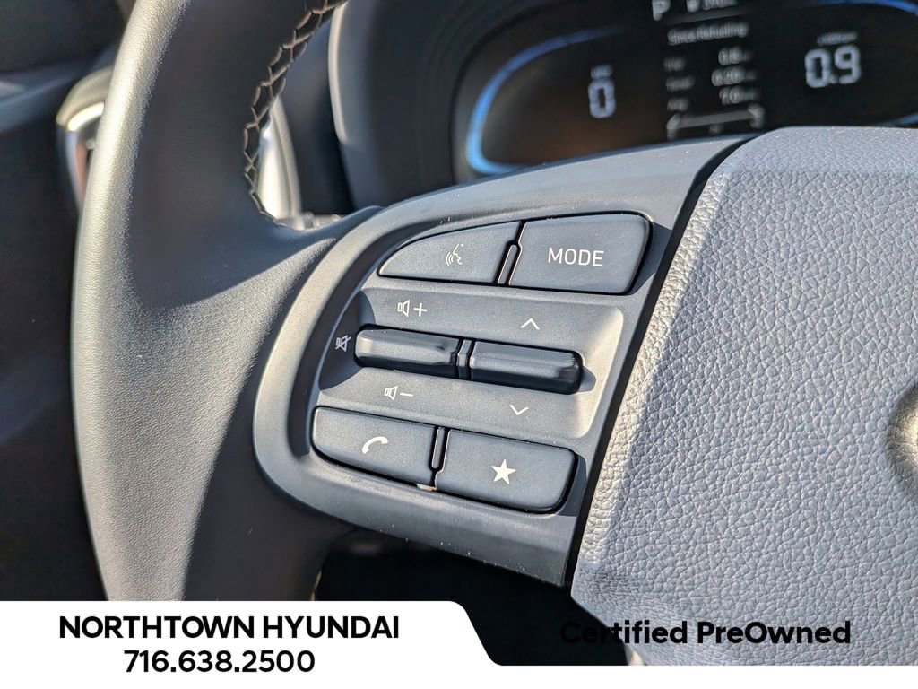 Used 2025 Hyundai Venue Limited FWD image 26