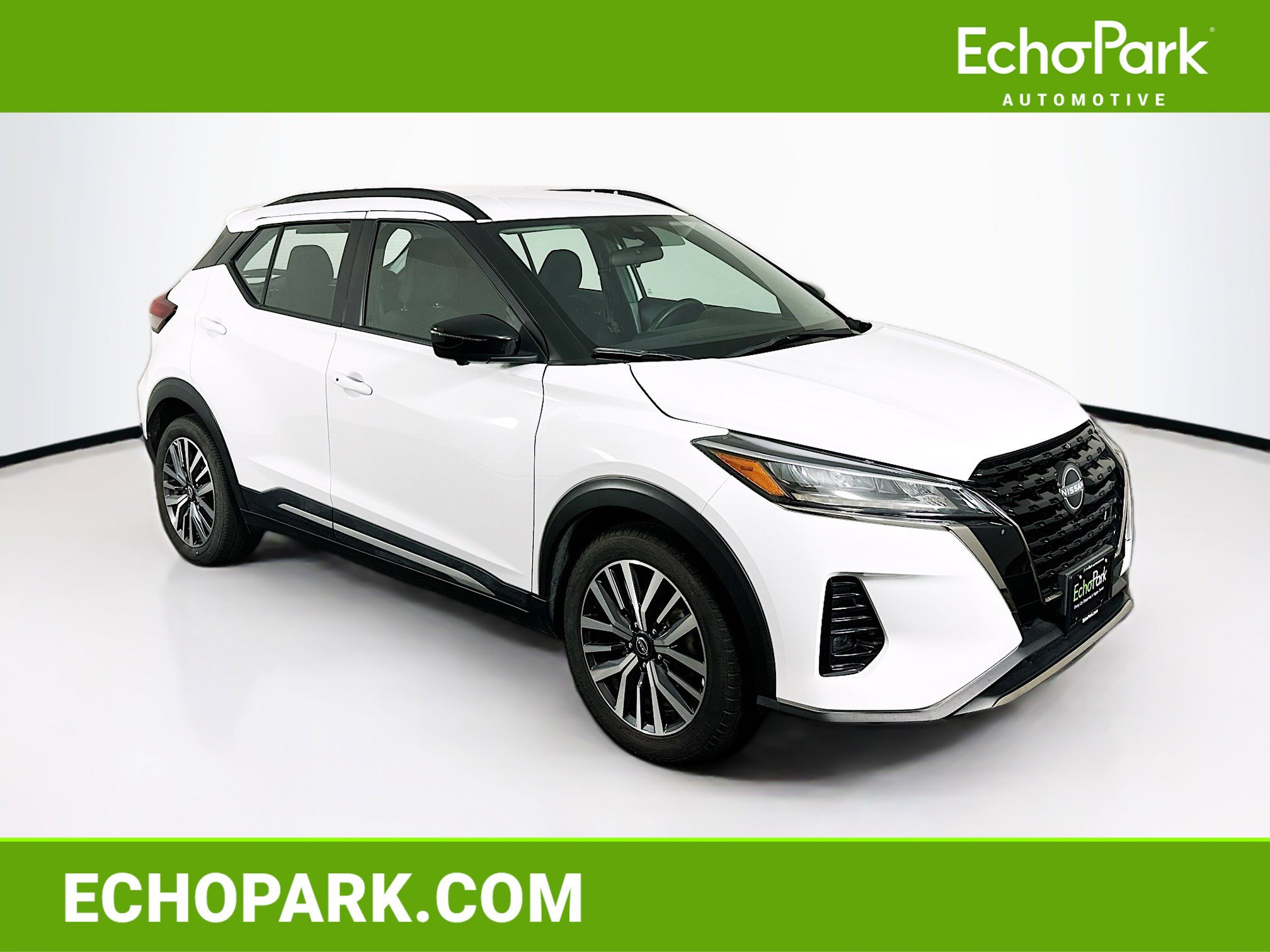 Used 2024 Nissan Kicks SR image 1