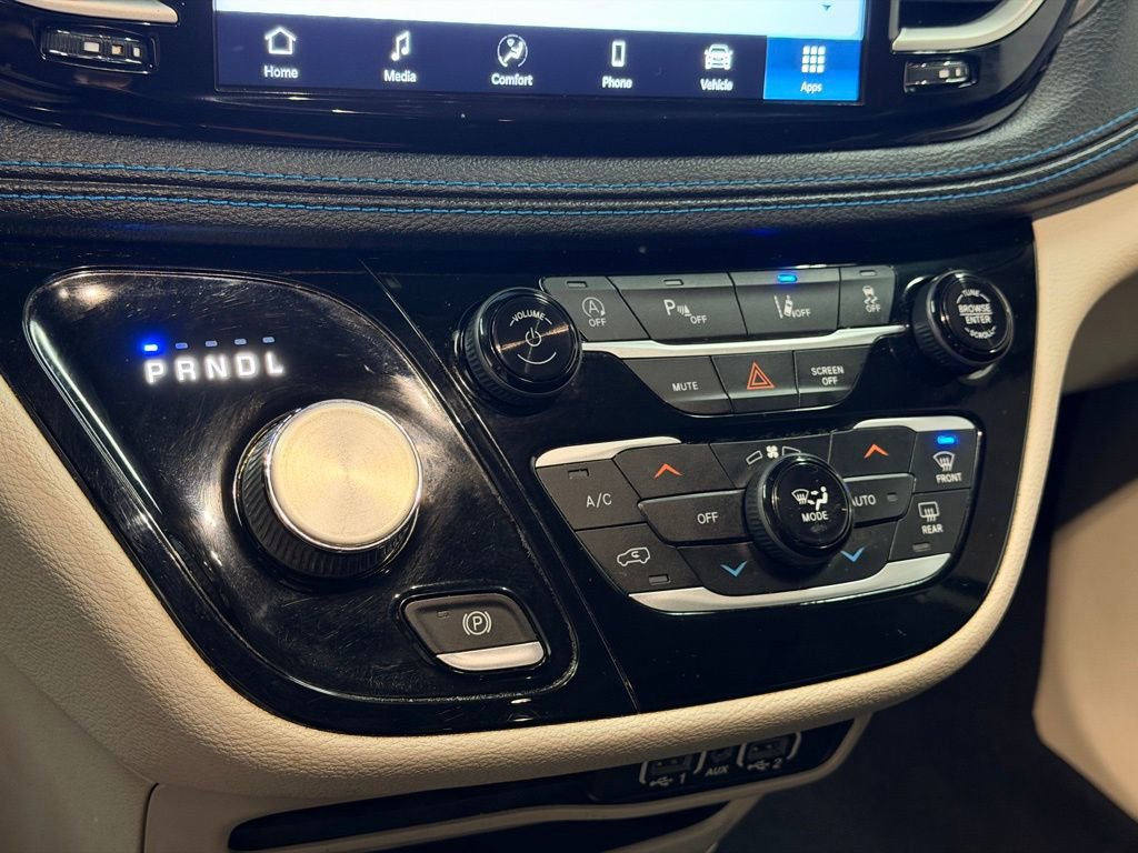 Used 2021 Chrysler Pacifica Touring w/ Cold Weather Group FWD image 31