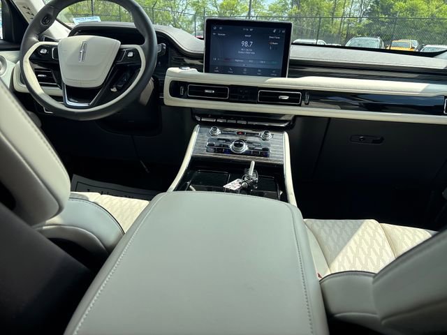 Certified 2024 Lincoln Aviator Black Label w/ Class IV Trailer Tow Package AWD/4WD image 9