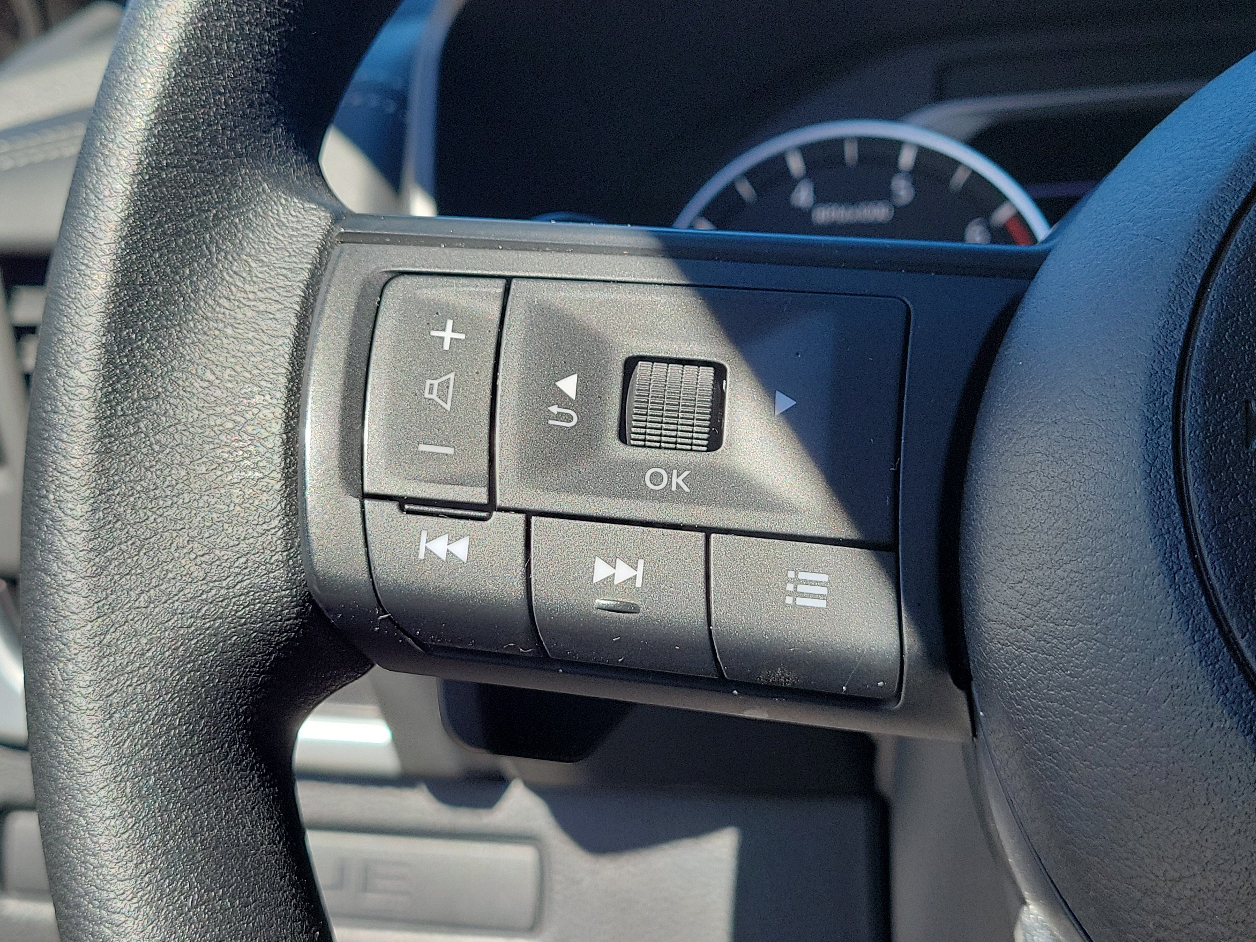 Certified 2024 Nissan Rogue S FWD image 23