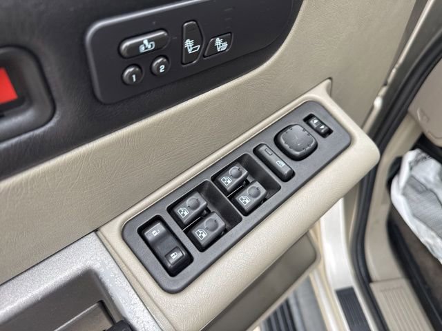 Used 2004 HUMMER H2 w/ Preferred Equipment Group image 29