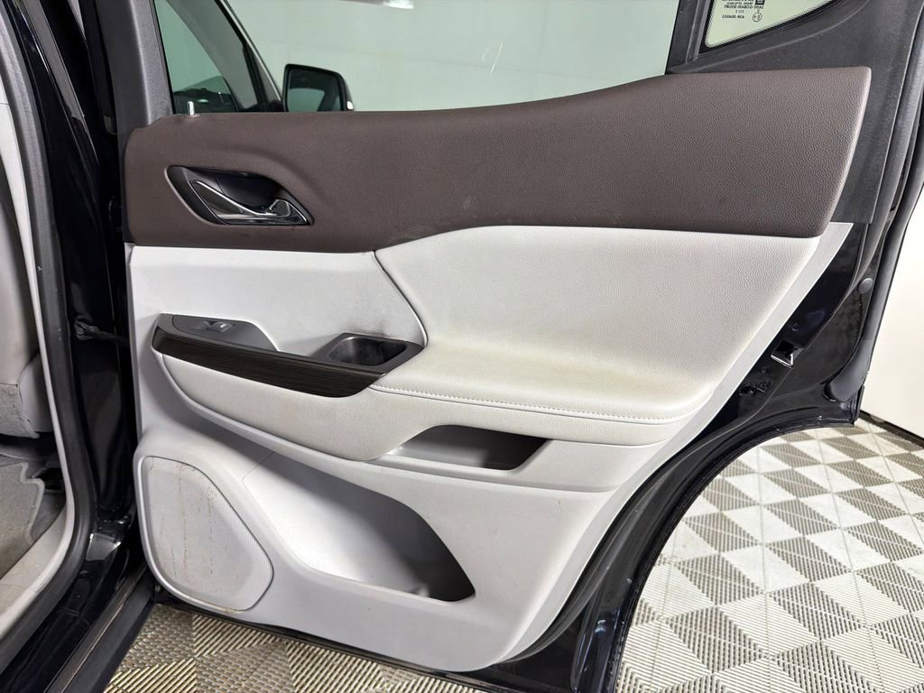 Used 2022 GMC Acadia SLT w/ Technology Package image 18
