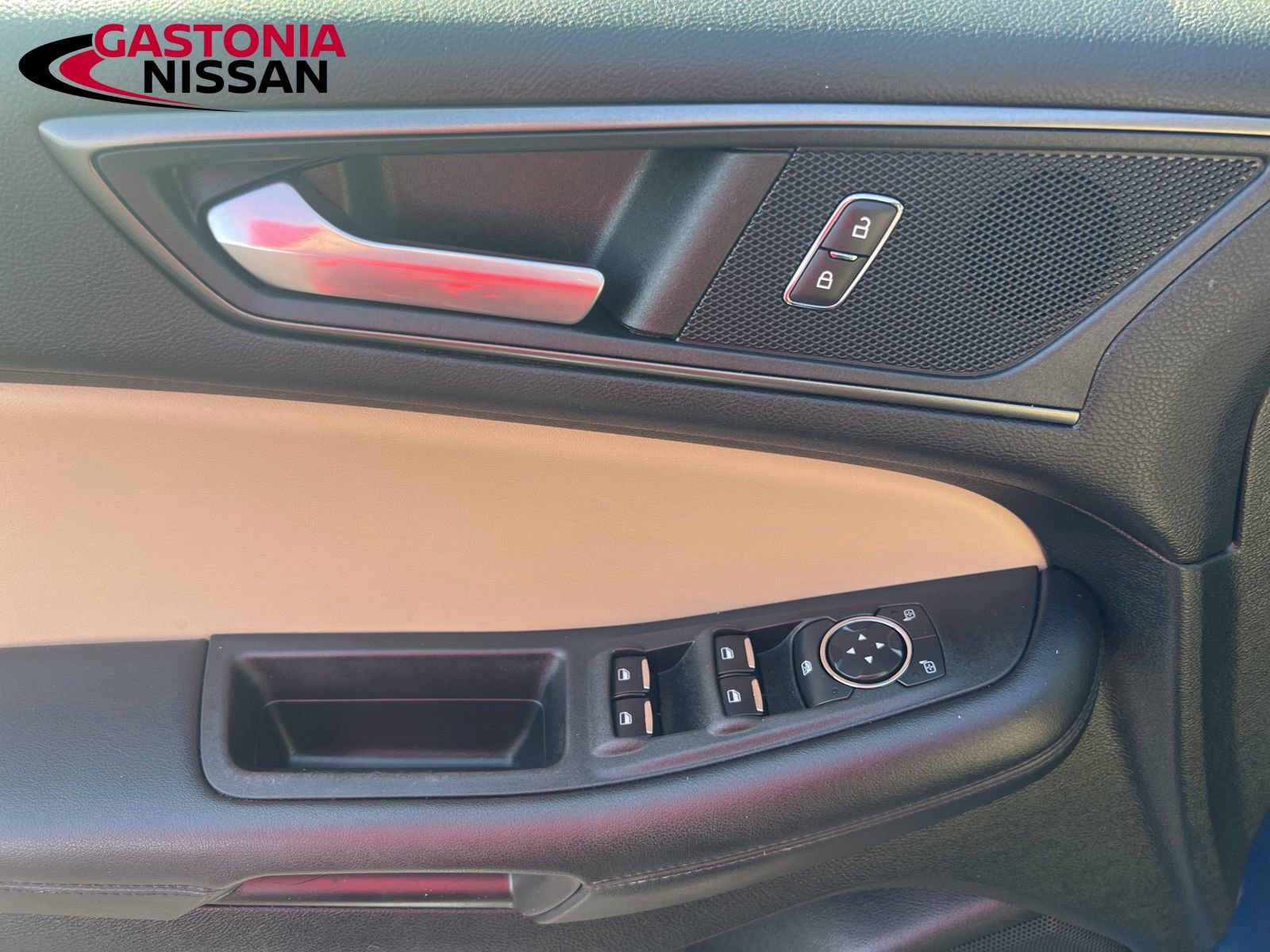 Used 2022 Ford Edge SE image 36