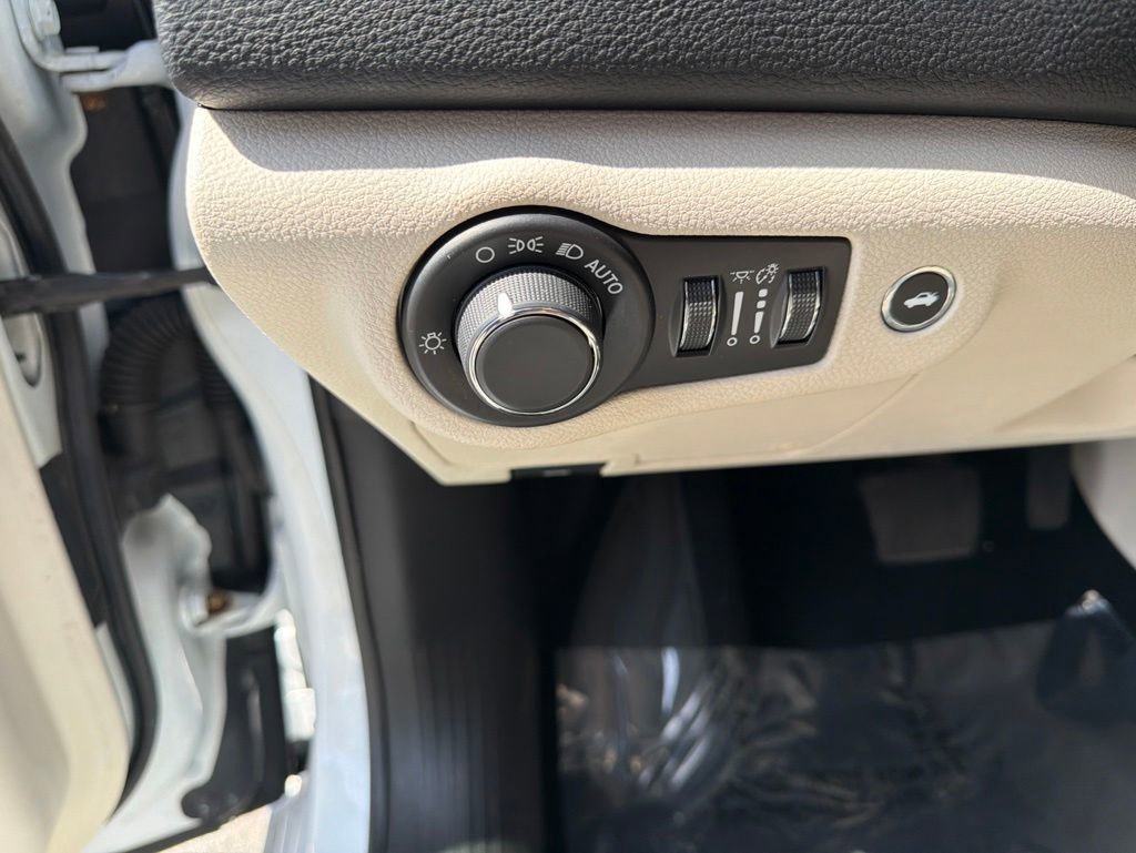 Used 2015 Chrysler 200 Limited w/ Convenience Group FWD image 24