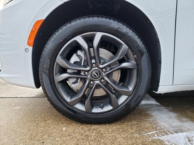New 2026 Chrysler Pacifica Select image 12