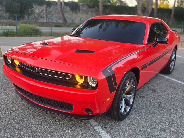 Used 2016 Dodge Challenger SXT w/ Driver Convenience Group RWD image 9