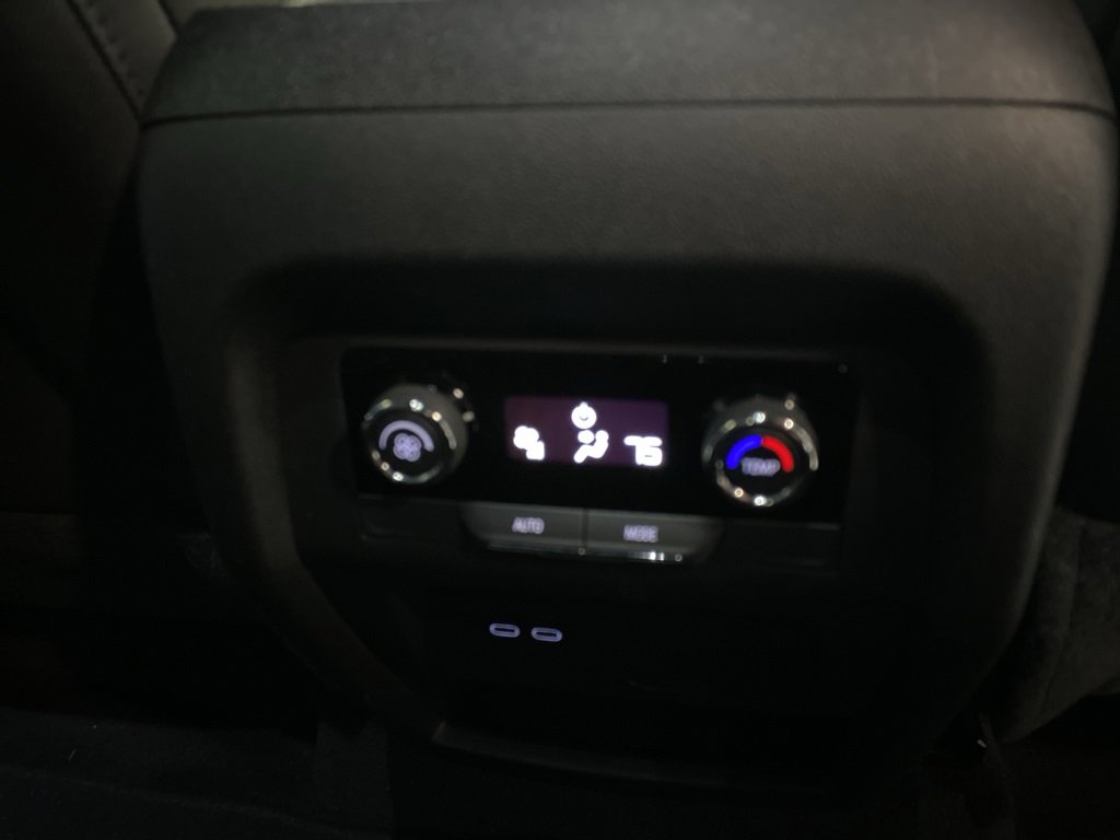 Used 2025 Chevrolet Traverse LT image 16