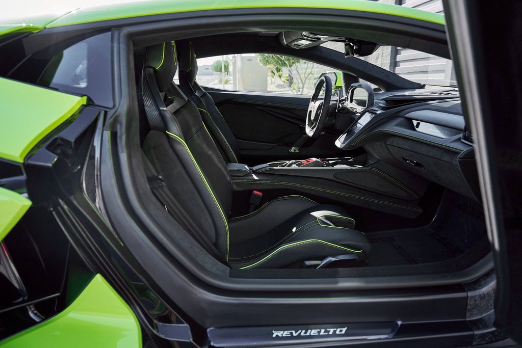 Used 2025 Lamborghini Revuelto AWD/4WD image 34