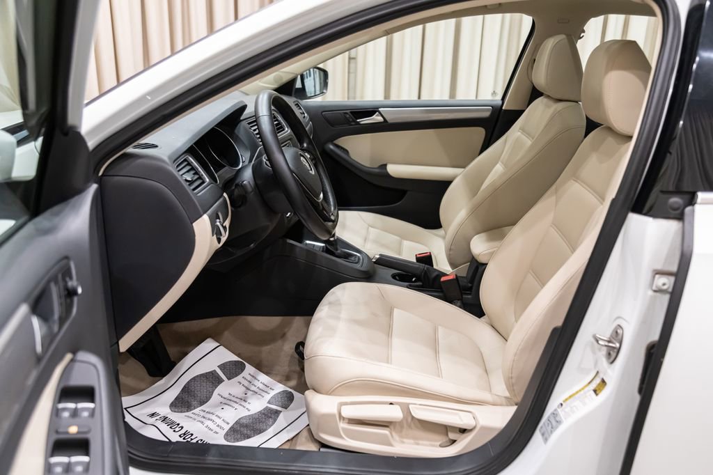 Used 2016 Volkswagen Jetta SE image 9