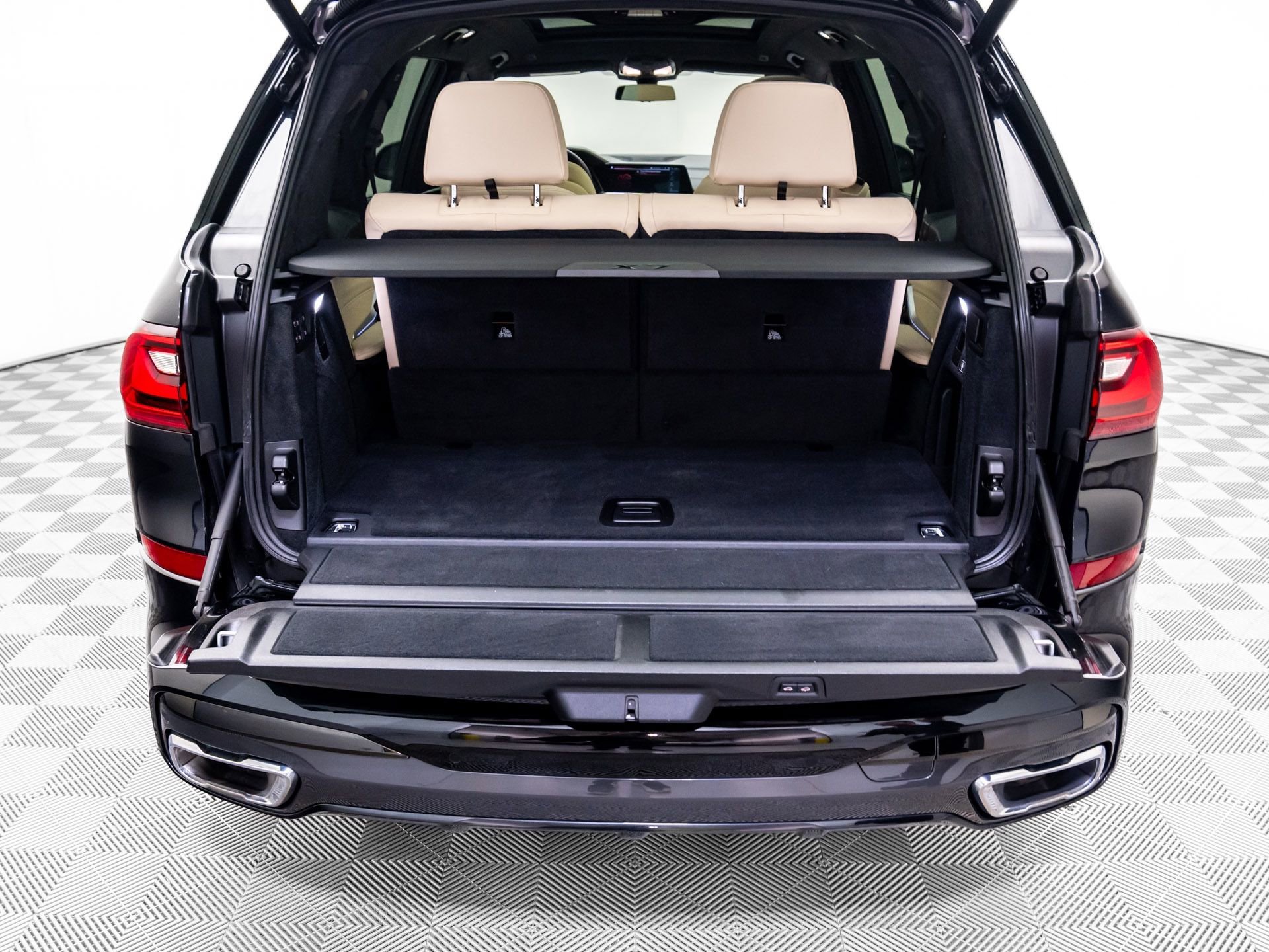 Used 2021 BMW X7 xDrive40i w/ M Sport Package image 32