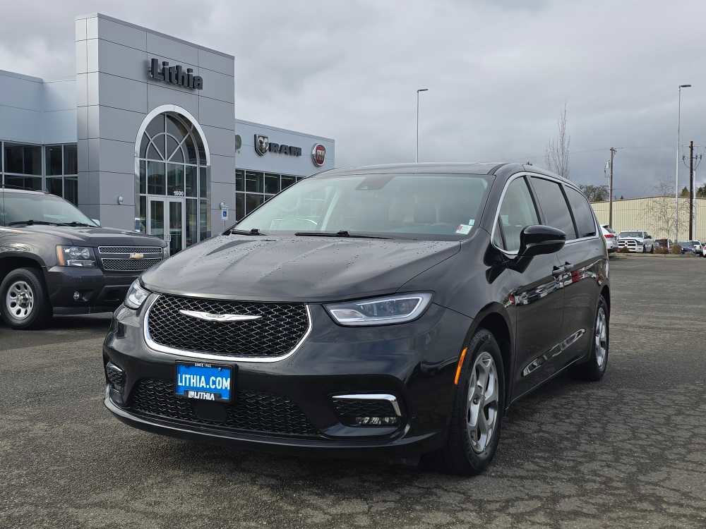 Used 2024 Chrysler Pacifica Limited image 1