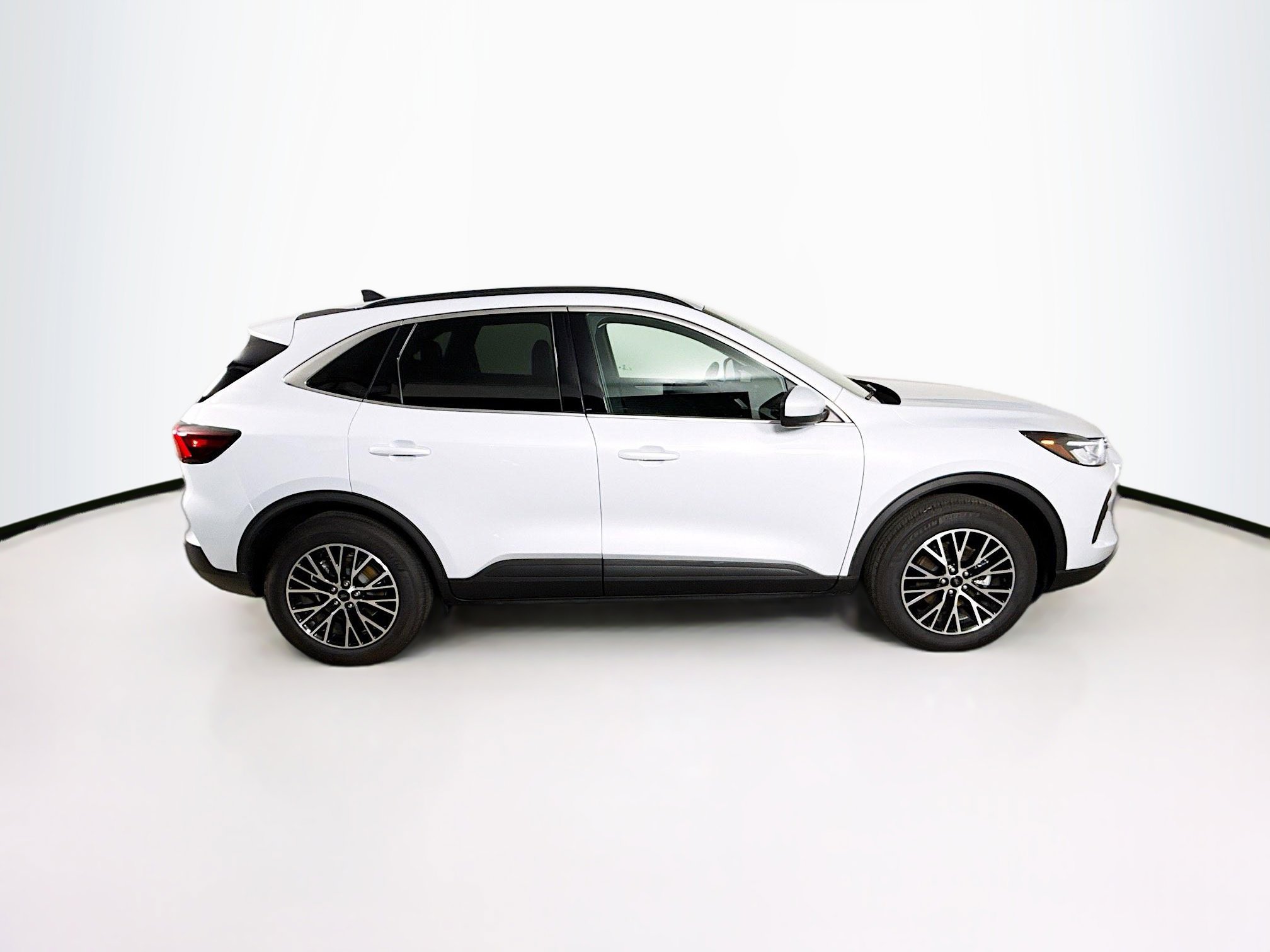 Used 2025 Ford Escape SE w/ Class II Trailer Tow Package image 11