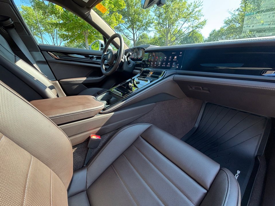 New 2025 Porsche Panamera 4 image 4
