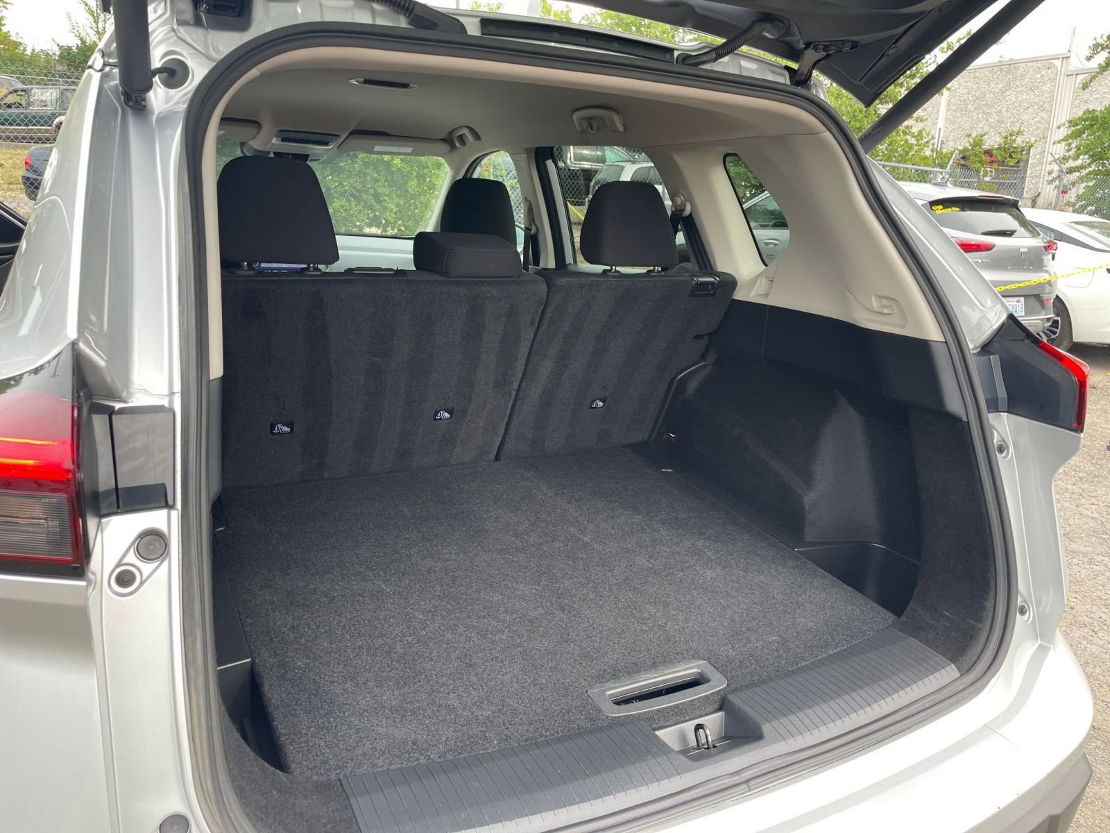 Used 2025 Nissan Rogue SV image 33