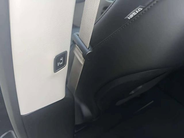 Used 2023 Chrysler Pacifica Touring-L image 19