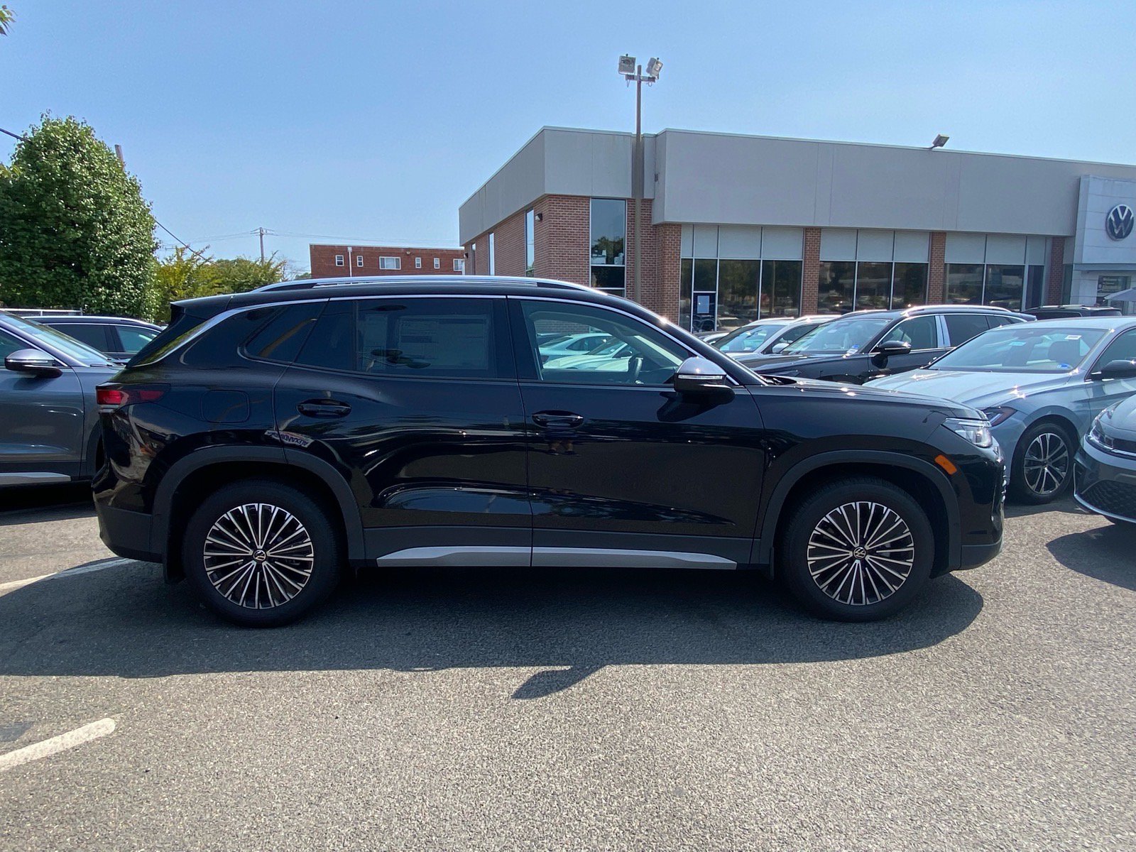 New 2026 Volkswagen Tiguan S FWD image 2