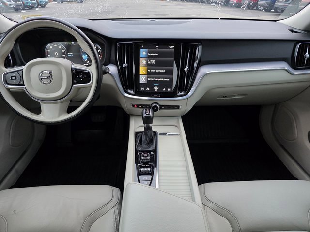 Used 2020 Volvo V60 T5 Cross Country image 26
