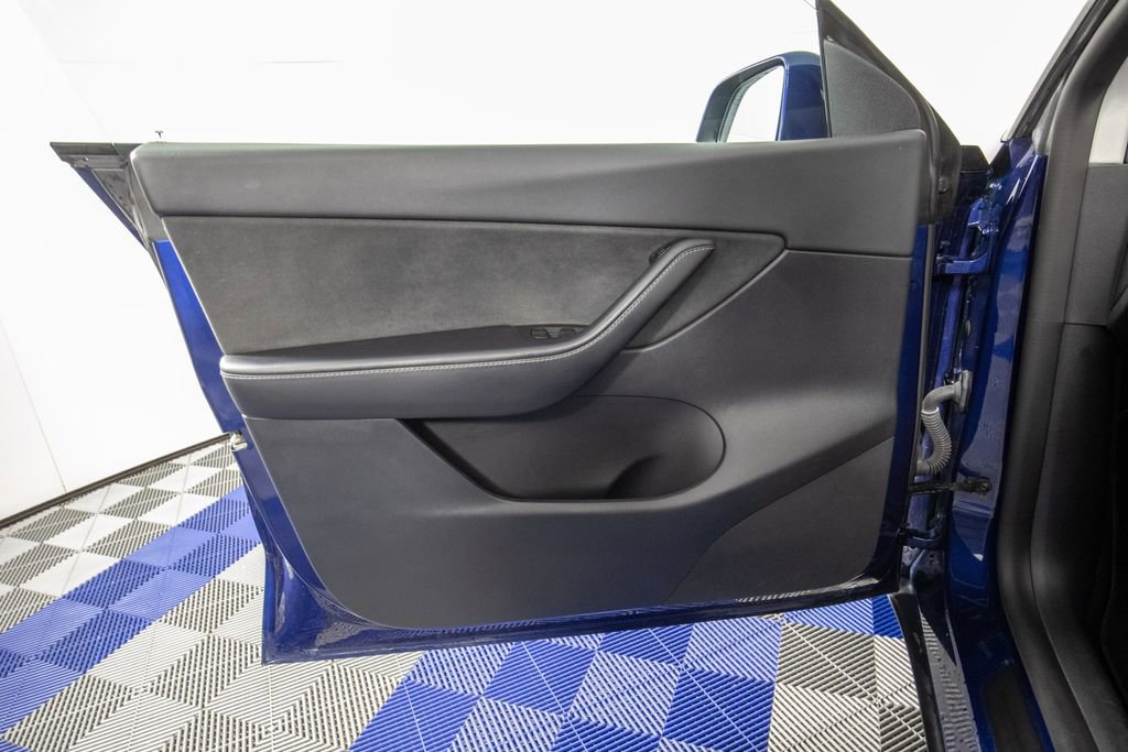Used 2022 Tesla Model Y Long Range AWD/4WD image 13