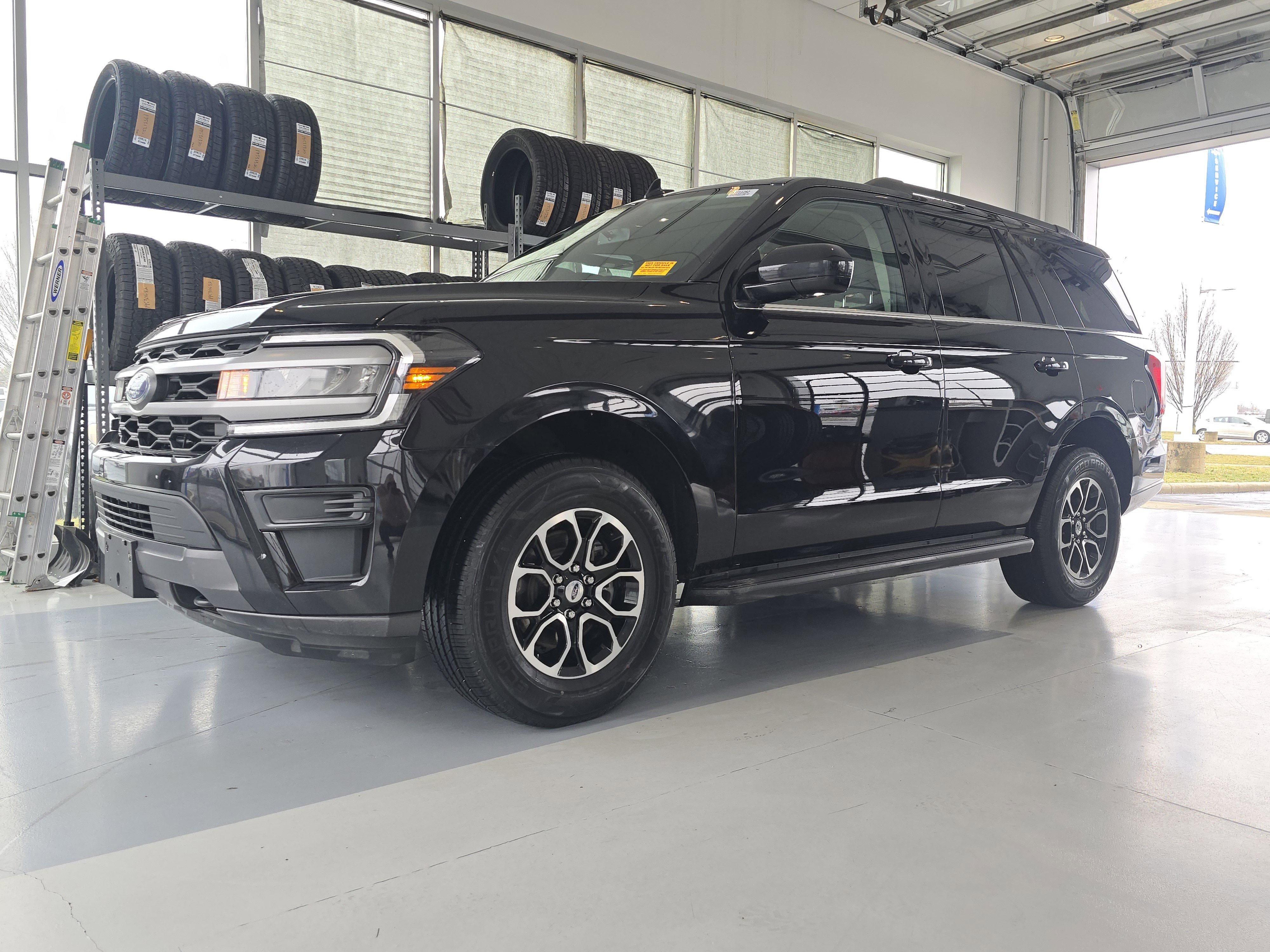 Used 2022 Ford Expedition XLT AWD/4WD image 4
