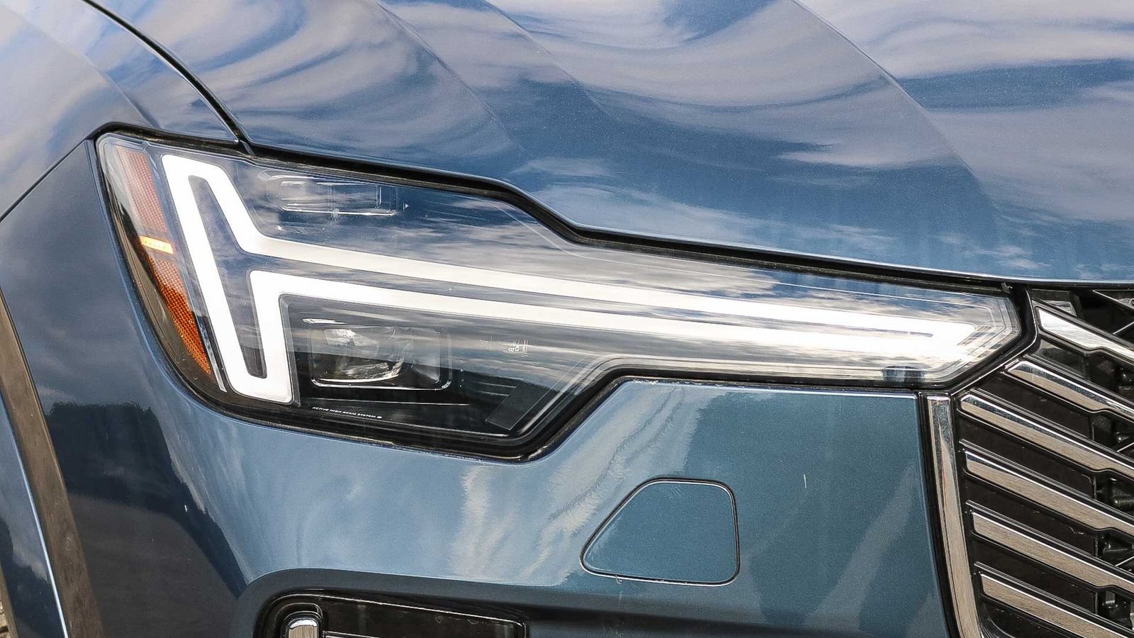 New 2026 Volvo XC90 T8 Plus AWD/4WD image 4