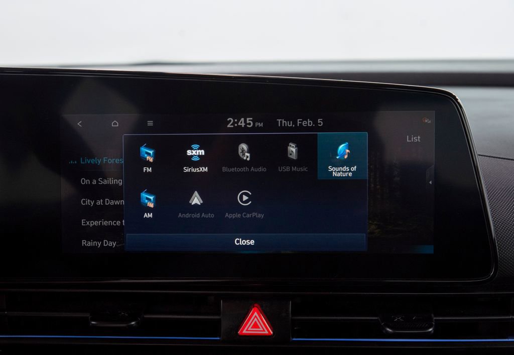 Used 2025 Hyundai Elantra SEL image 25