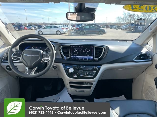 Used 2024 Chrysler Pacifica Touring-L image 19