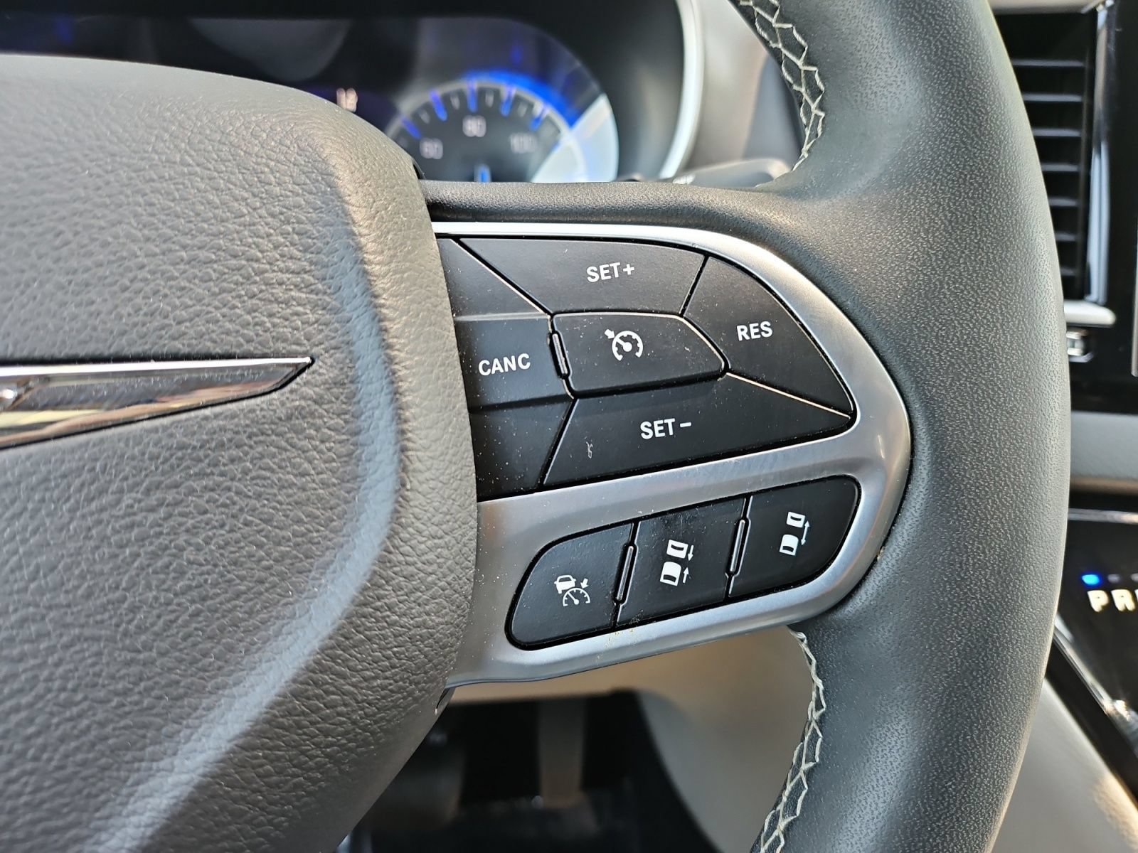 Used 2023 Chrysler Pacifica Touring-L FWD image 29