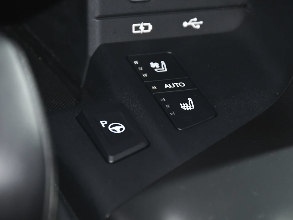 Used 2025 Lexus LX 700h F Sport AWD/4WD image 40