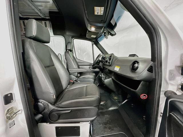 Used 2025 Mercedes-Benz Sprinter 2500 image 25