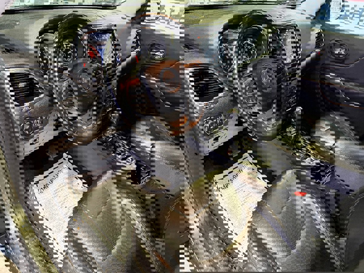 Used 2019 Jeep Cherokee Limited image 34