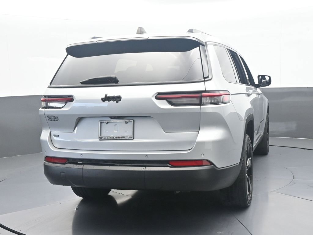 Used 2023 Jeep Grand Cherokee L Laredo RWD image 5