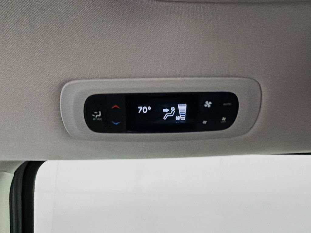Used 2023 Chrysler Pacifica Touring-L FWD image 24