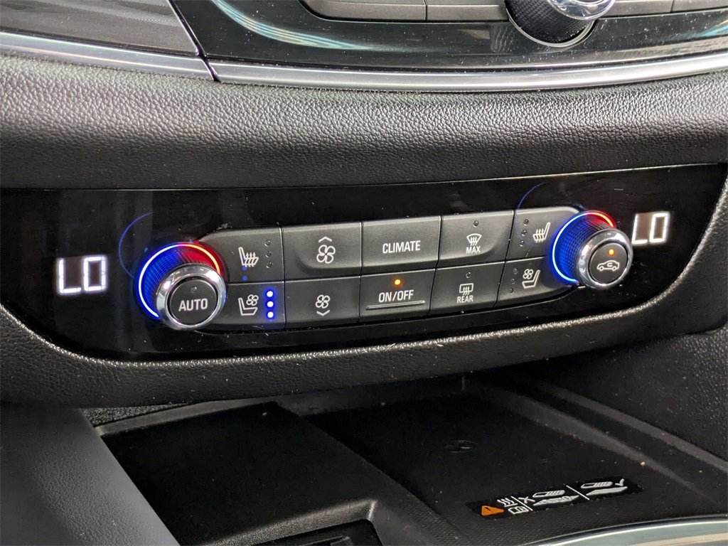 Used 2024 Buick Enclave Premium image 17