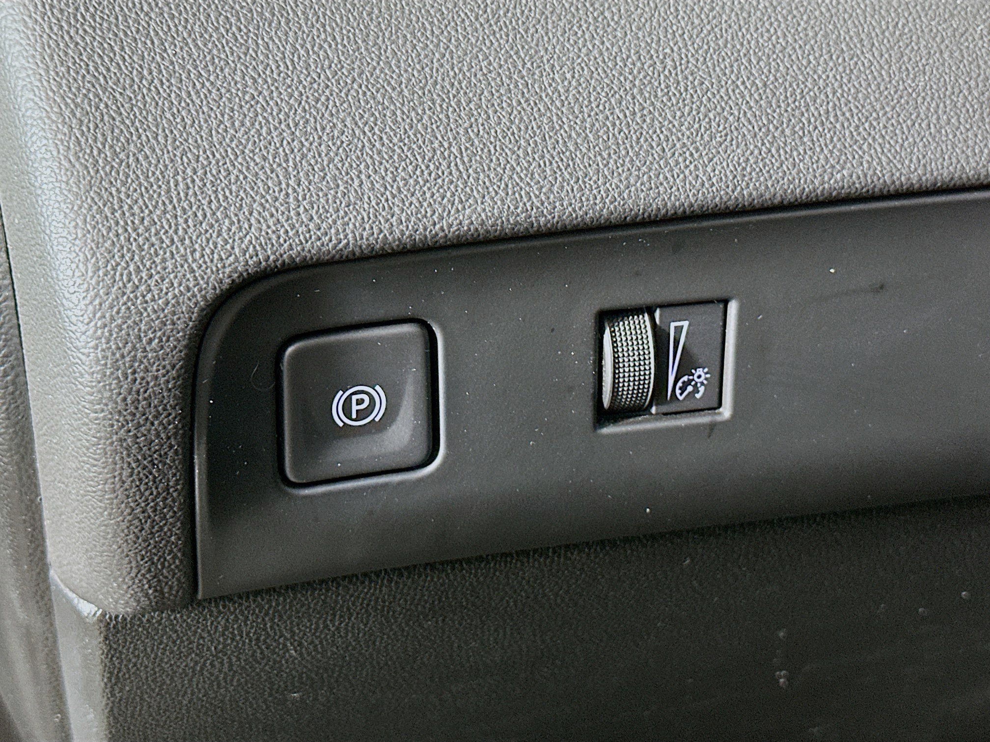 Used 2024 Buick Enclave Essence image 17