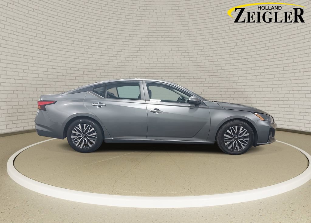 Used 2023 Nissan Altima 2.5 SV image 4