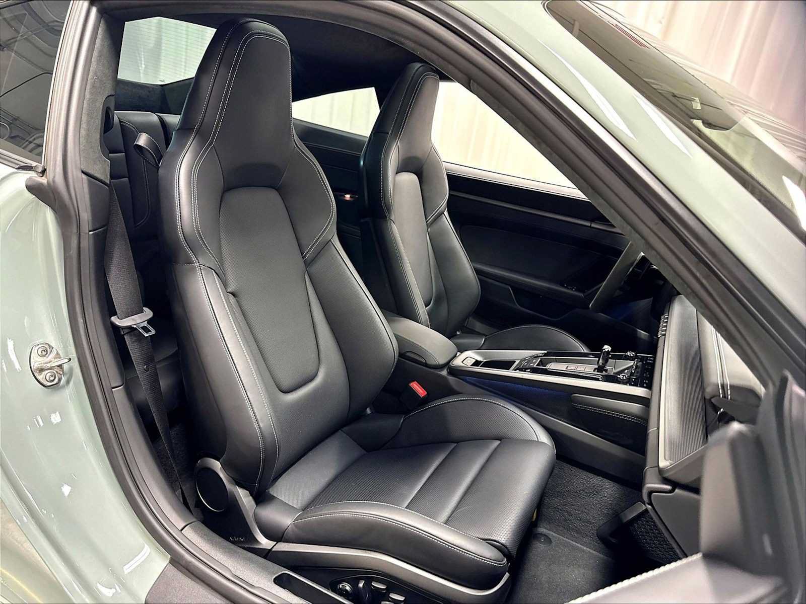 Used 2025 Porsche 911 Carrera RWD image 29