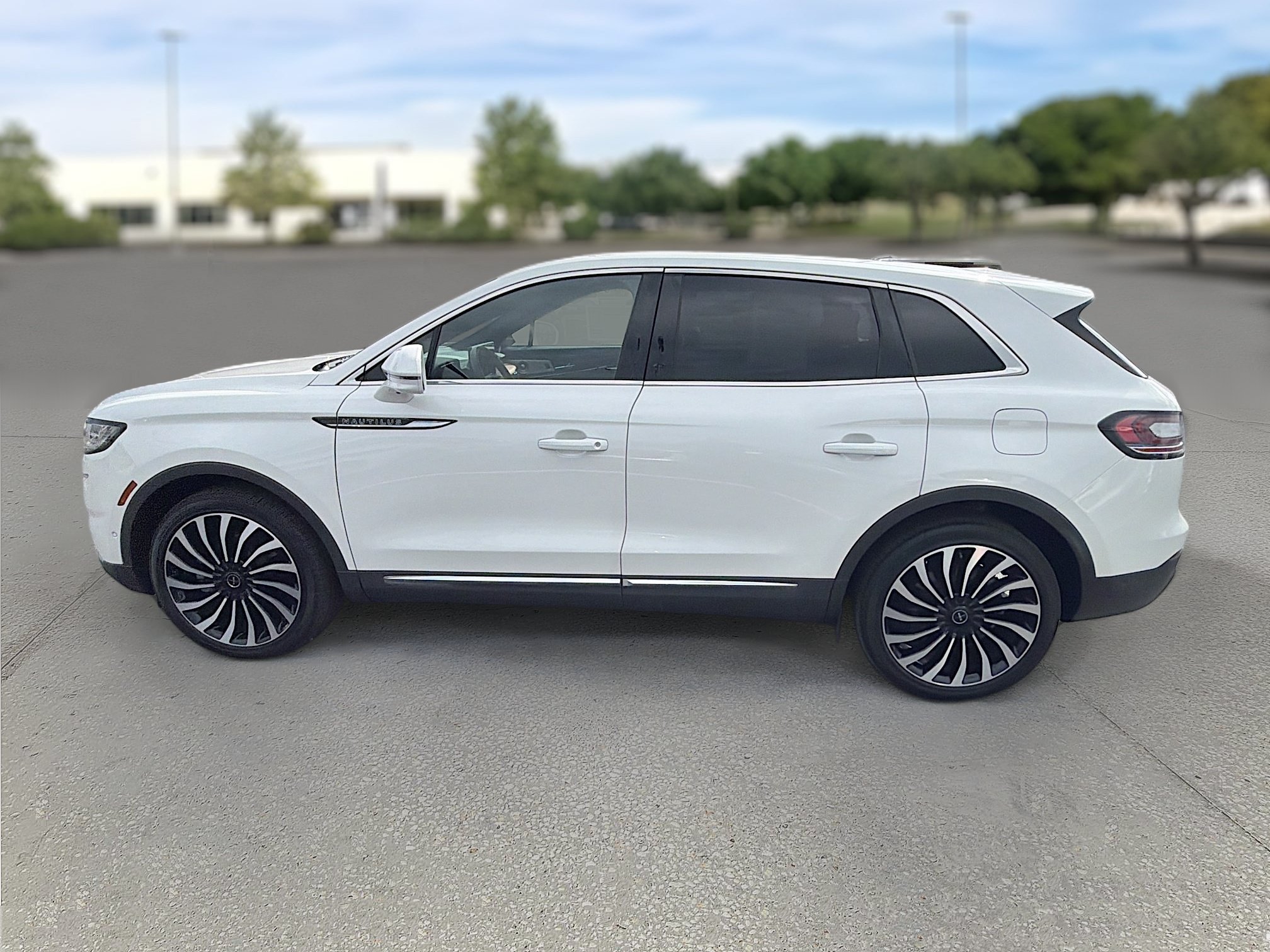 Certified 2023 Lincoln Nautilus Black Label w/ Cargo Utility Package AWD/4WD image 4