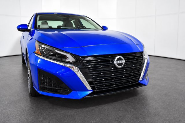Certified 2025 Nissan Altima 2.5 SV w/ SV Premium Package AWD/4WD image 3