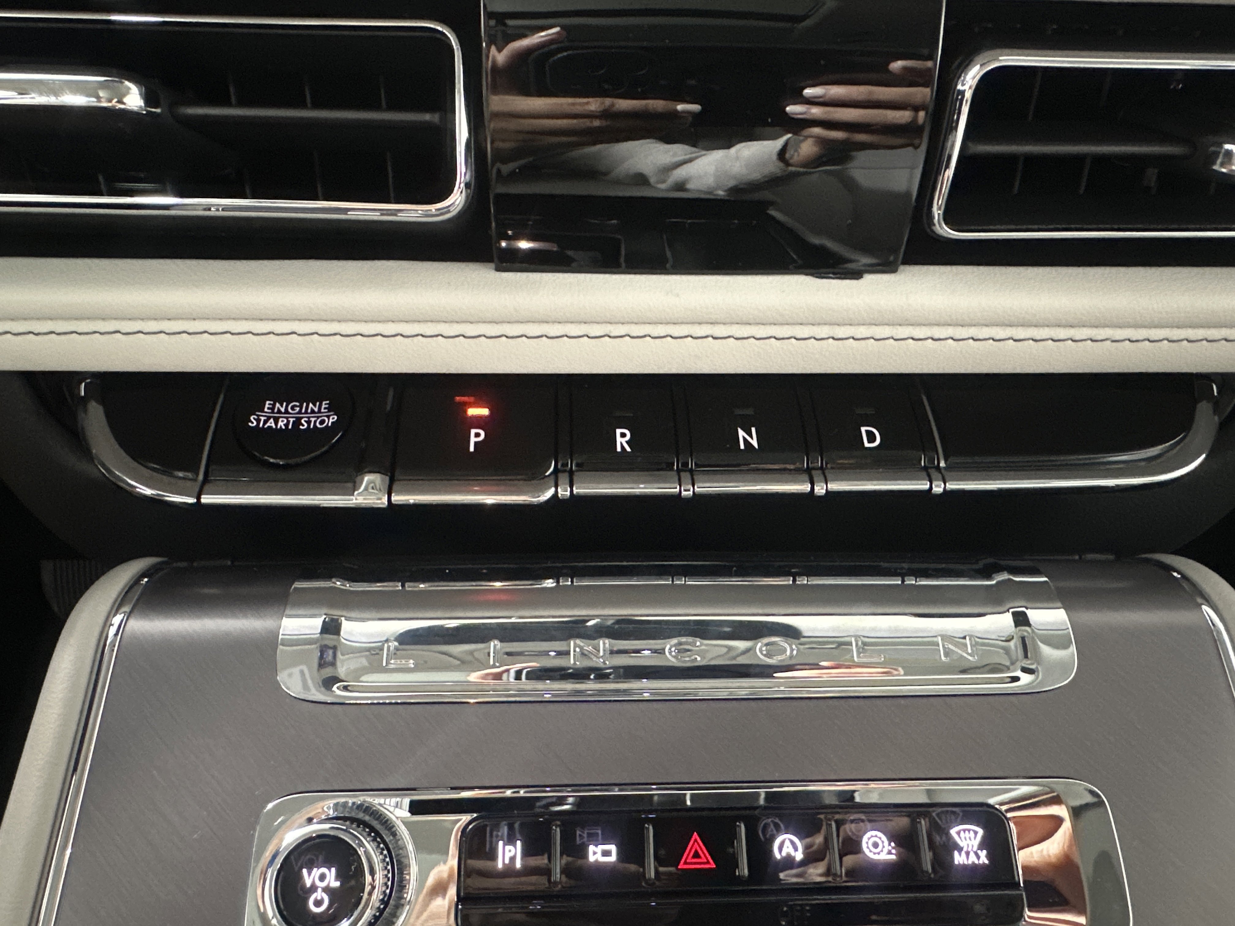 New 2025 Lincoln Aviator AWD image 19