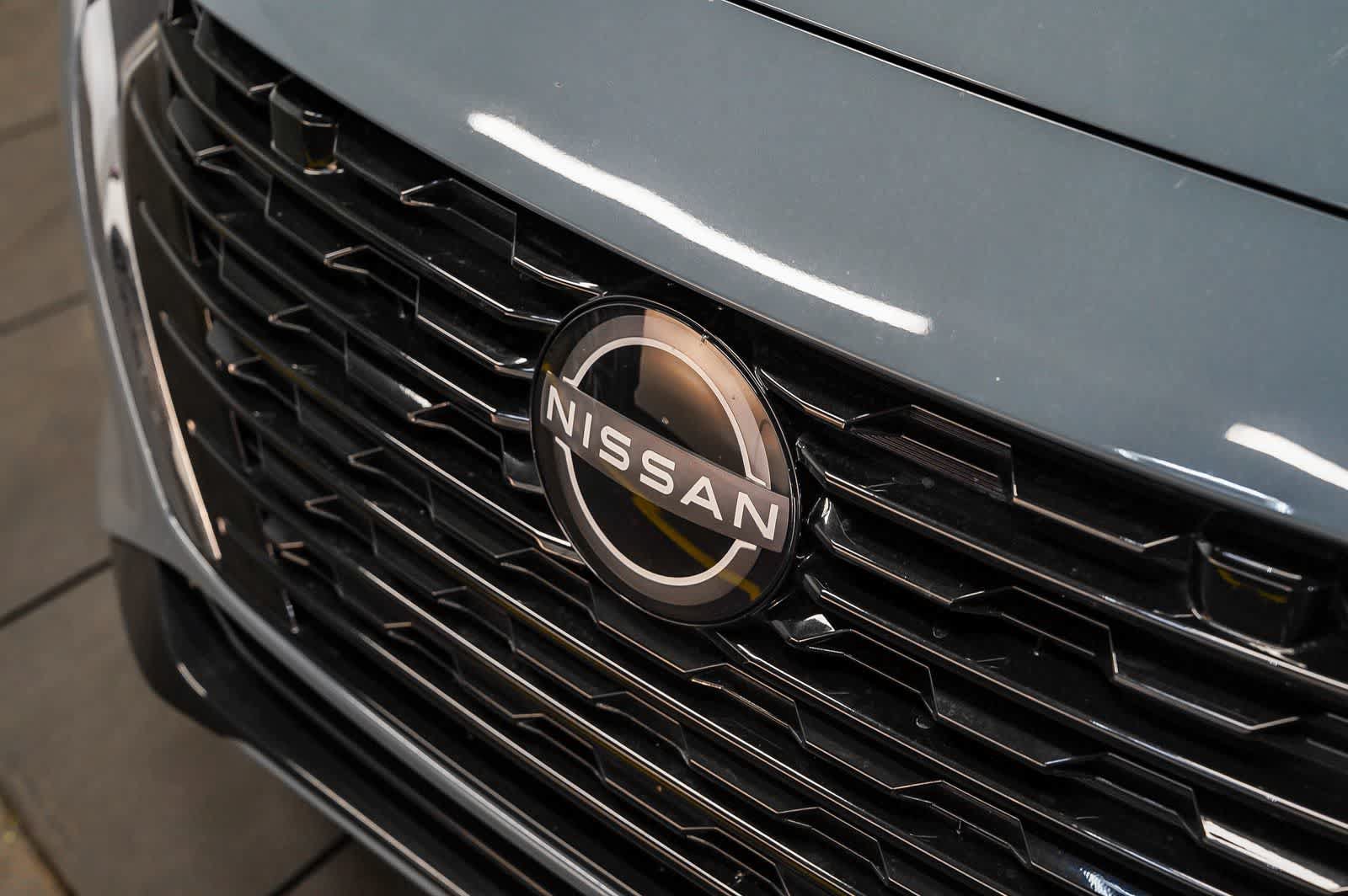 Used 2025 Nissan Sentra SV FWD image 8