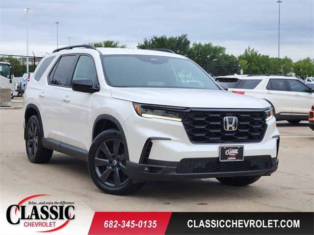 Used 2025 Honda Pilot Sport image 1