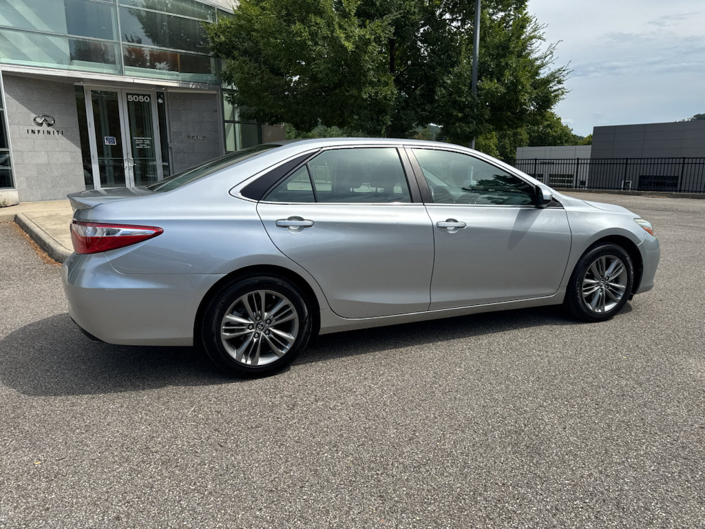 Used 2016 Toyota Camry SE FWD image 4