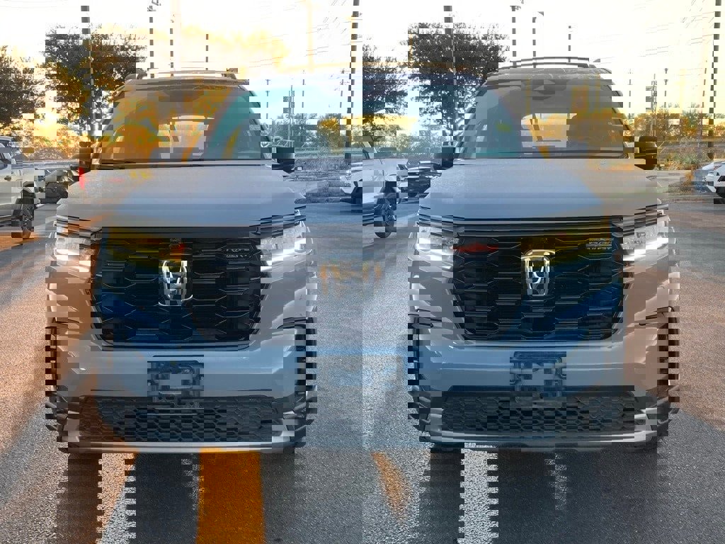 Used 2024 Honda Pilot TrailSport image 2