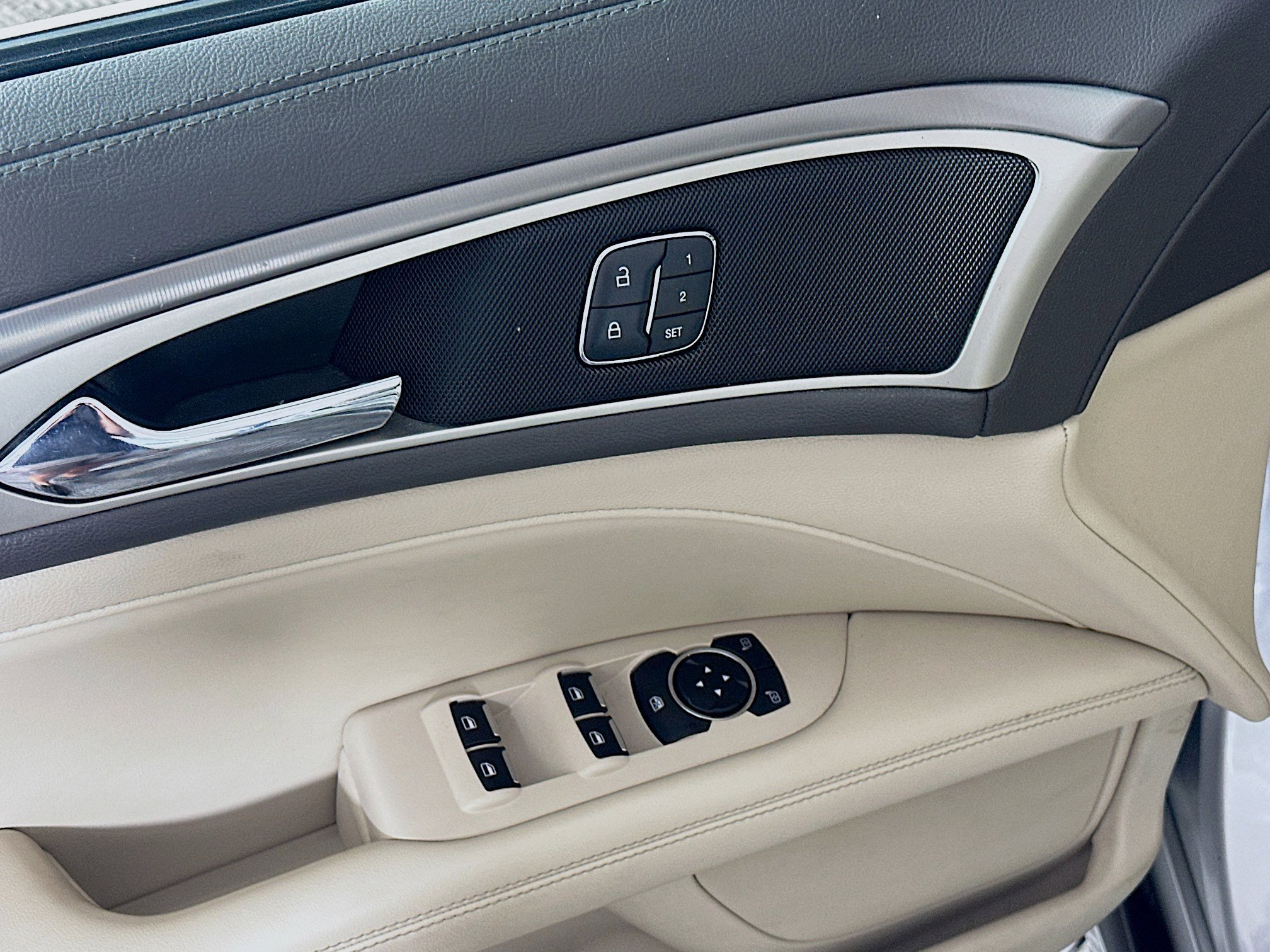 Used 2018 Lincoln MKZ Premiere FWD image 15