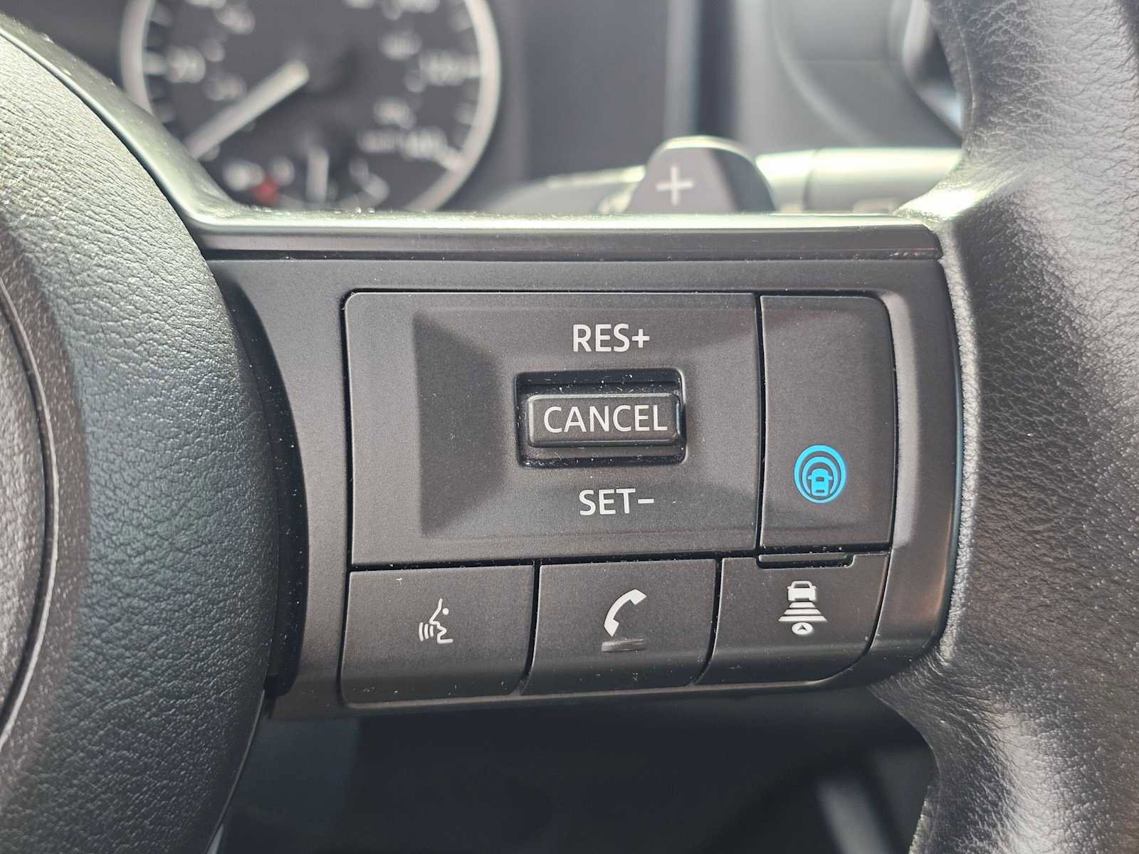 Used 2024 Nissan Rogue SV image 29