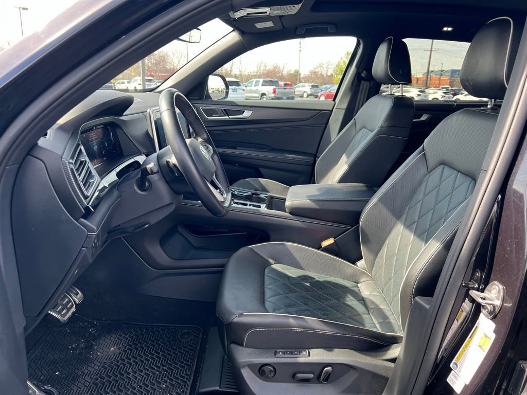 Used 2025 Volkswagen Atlas Cross Sport SEL Premium R-Line image 8